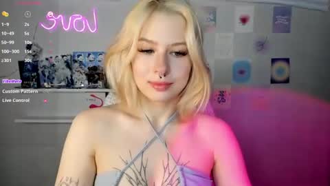 Snapshot of tender__kitty chatting on January 2025 12:35:02 PM Sue online show from January 2025 12:35:02 PM