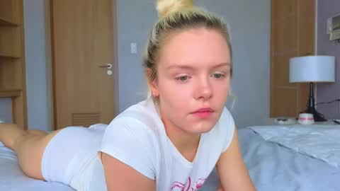 Snapshot of tenderlovesss chatting on May 2026 03:03:01 AM Amanda and Kenny online show from May 2026 03:03:01 AM
