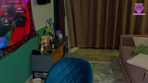 Snapshot of tendersea chatting on April 2026 04:59:01 PM inst r0seamber0 online show from April 2026 04:59:01 PM