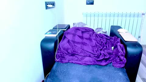 Kira online show from November 2025 10:42:02 PM