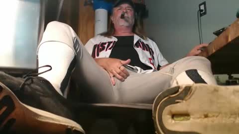 Snapshot of tennredneck chatting on May 2026 12:37:01 AM Tennredneck online show from May 2026 12:37:01 AM