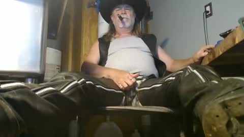 Snapshot of tennredneck chatting on May 2026 01:33:01 AM Tennredneck online show from May 2026 01:33:01 AM