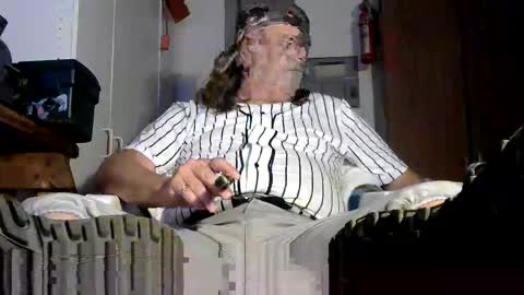 Snapshot of tennredneck chatting on May 2026 01:33:01 AM Tennredneck online show from May 2026 01:33:01 AM