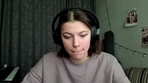 Snapshot of terranaufzinger chatting on February 2026 06:18:02 AM Anny Simpson online show from February 2026 06:18:02 AM