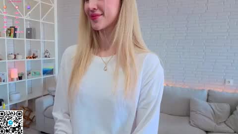 Snapshot of tesalune_ chatting on October 2025 06:33:01 AM Tesa online show from October 2025 06:33:01 AM