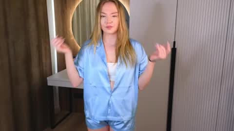 Snapshot of tessaandoh chatting on April 2026 04:04:02 PM Candie online show from April 2026 04:04:02 PM