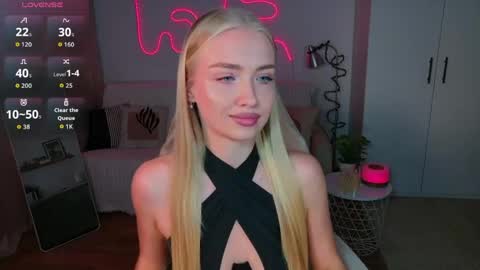 Snapshot of tessahamilton chatting on May 2026 12:14:02 PM TessaHamilton online show from May 2026 12:14:02 PM