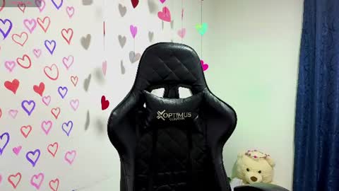 Tessy online show from June 2026 07:01:01 PM