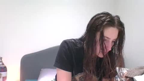 Snapshot of tfeather0532 chatting on February 2026 05:01:02 AM Tessa online show from February 2026 05:01:02 AM