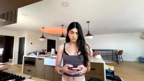 babygirlmami online show from April 2026 06:25:01 PM