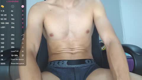 Snapshot of th_russ chatting on January 2025 01:54:01 AM INSTAGRAM Th1rss online show from January 2025 01:54:01 AM