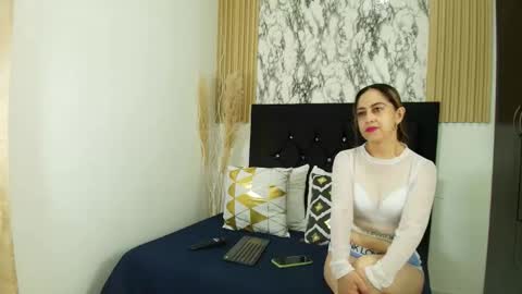 Thalia gil online show from February 2026 06:39:02 PM