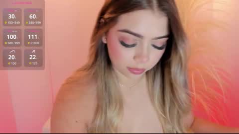 Snapshot of thaliafox_ chatting on October 2025 01:02:02 AM Thalia online show from October 2025 01:02:02 AM