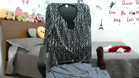 Snapshot of thamara__1023 chatting on December 2024 08:27:02 PM thania sometimes in the company of Alan and Maria online show from December 2024 08:27:02 PM