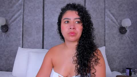 Snapshot of thara_webstter chatting on April 2026 11:32:01 AM thara webstter online show from April 2026 11:32:01 AM