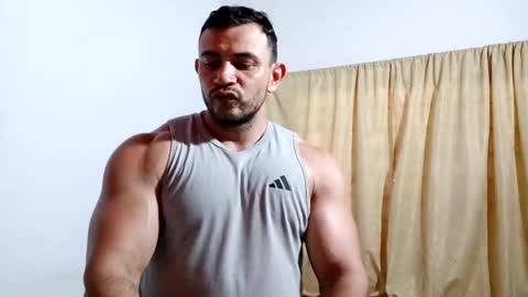 Snapshot of the_beastmuscle chatting on January 2026 06:46:02 PM beast online show from January 2026 06:46:02 PM