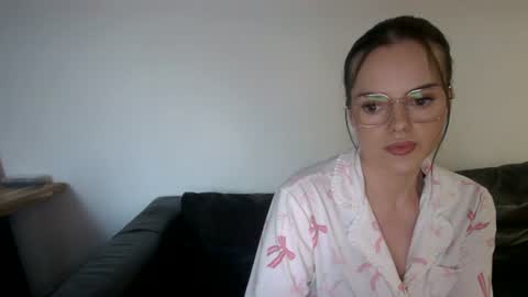 Jade online show from July 2026 07:05:01 PM