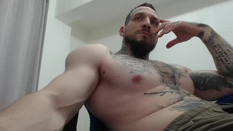Snapshot of thebestmuscles chatting on April 2026 07:54:01 PM John online show from April 2026 07:54:01 PM