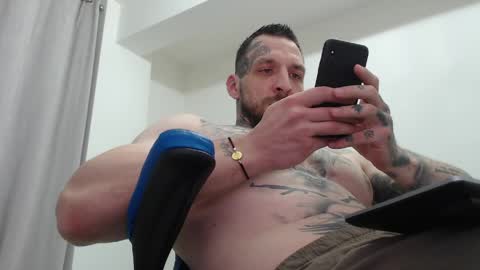 Snapshot of thebestmuscles chatting on April 2026 08:20:02 PM John online show from April 2026 08:20:02 PM