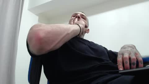 Snapshot of thebestmuscles chatting on April 2026 08:58:02 PM John online show from April 2026 08:58:02 PM