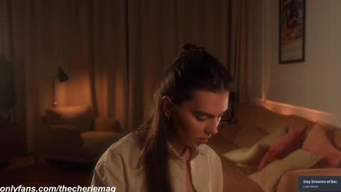 Snapshot of thecherie chatting on November 2025 08:18:02 PM Cherie online show from November 2025 08:18:02 PM