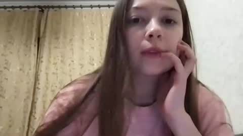 Snapshot of thecrystal chatting on April 2026 05:10:01 PM Crystal online show from April 2026 05:10:01 PM