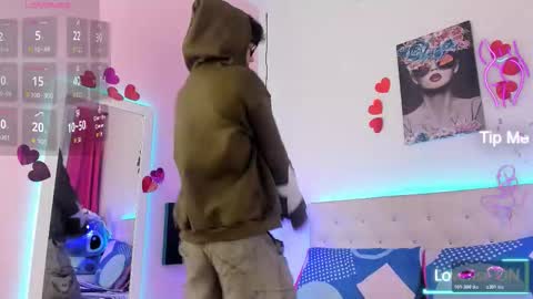 Snapshot of thedoll_ethan chatting on October 2025 05:35:02 PM ethan online show from October 2025 05:35:02 PM