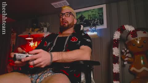 Snapshot of theehhteam chatting on December 2024 01:40:01 AM H online show from December 2024 01:40:01 AM