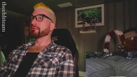 Snapshot of theehhteam chatting on December 2024 10:05:02 PM H online show from December 2024 10:05:02 PM