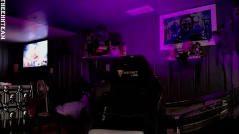 Snapshot of theehhteam chatting on October 2025 11:53:02 AM H online show from October 2025 11:53:02 AM