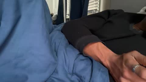 Snapshot of theeshooterr chatting on December 2024 01:43:02 PM theeshooterr online show from December 2024 01:43:02 PM