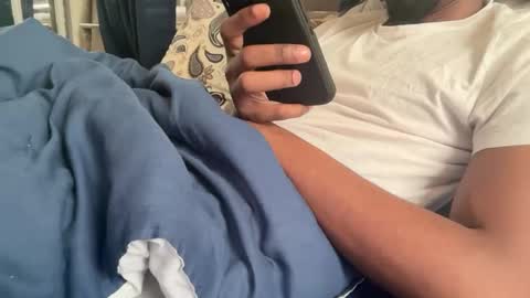 Snapshot of theeshooterr chatting on January 2025 01:28:01 PM theeshooterr online show from January 2025 01:28:01 PM