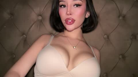 Elle  dont forget to folloW me and thumbs up online show from April 2026 01:25:01 AM