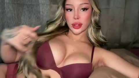 Elle  dont forget to folloW me and thumbs up online show from July 2026 06:51:01 AM