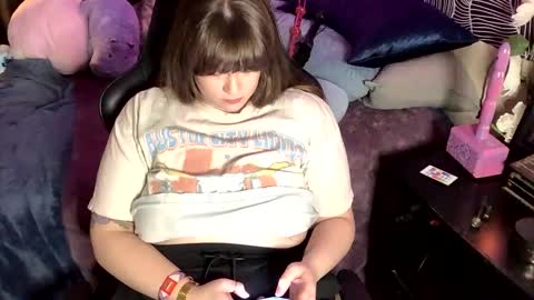 Snapshot of thehappylittleslut chatting on February 2025 09:26:02 PM TheHappyLittleSlut online show from February 2025 09:26:02 PM