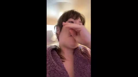 Snapshot of thehappylittleslut chatting on March 2025 12:44:02 PM TheHappyLittleSlut online show from March 2025 12:44:02 PM