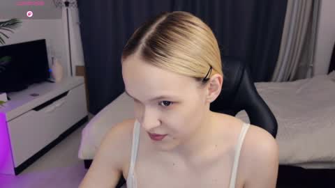 Lily online show from May 2026 07:32:02 PM