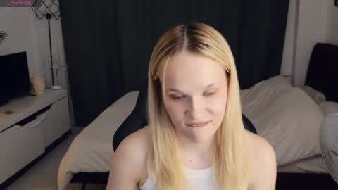 Lily online show from May 2026 07:00:01 PM
