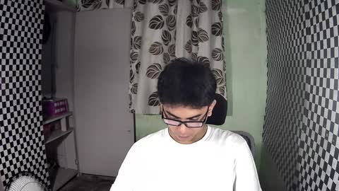 Snapshot of thehugecomeback chatting on December 2024 01:42:02 PM Xerxis online show from December 2024 01:42:02 PM