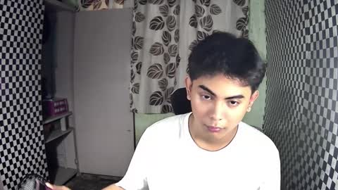 Snapshot of thehugecomeback chatting on December 2024 08:44:02 AM Xerxis online show from December 2024 08:44:02 AM