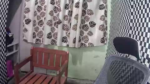 Snapshot of thehugecomeback chatting on December 2024 05:10:02 PM Xerxis online show from December 2024 05:10:02 PM