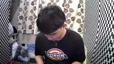 Snapshot of thehugecomeback chatting on January 2025 04:24:01 PM Xerxis online show from January 2025 04:24:01 PM