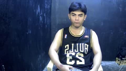 Snapshot of thehugecomeback chatting on February 2025 09:15:01 PM Xerxis online show from February 2025 09:15:01 PM