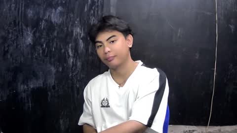 Snapshot of thehugecomeback chatting on February 2025 03:51:02 PM Xerxis online show from February 2025 03:51:02 PM