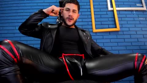 Snapshot of theian26 chatting on February 2025 10:31:01 PM Ian Deniel online show from February 2025 10:31:01 PM