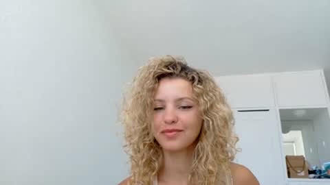 Lily Marie online show from June 2026 07:05:01 PM