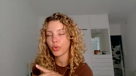 Lily Marie online show from June 2026 09:28:02 PM