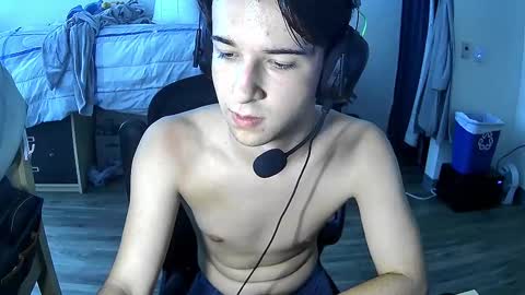 Snapshot of thelonglouie chatting on September 2025 05:03:01 PM Louie online show from September 2025 05:03:01 PM