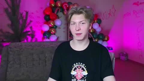 Snapshot of themikesever chatting on December 2024 06:18:02 PM Sever online show from December 2024 06:18:02 PM