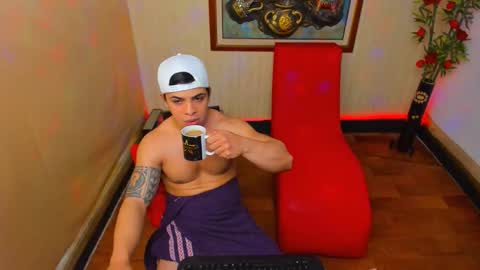 themuscularvenezuelanman online show from June 2026 05:03:02 AM